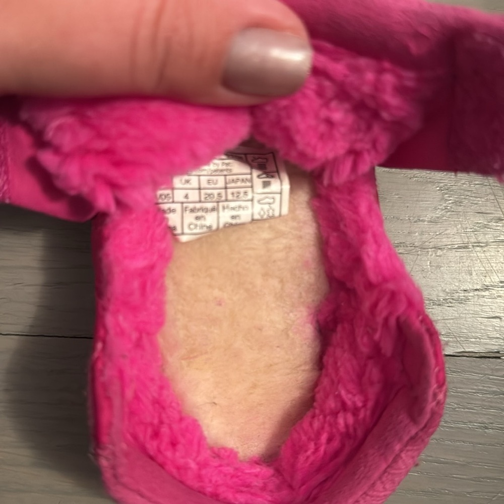 Ugg slippers size 4/5 - Picture 3 of 3